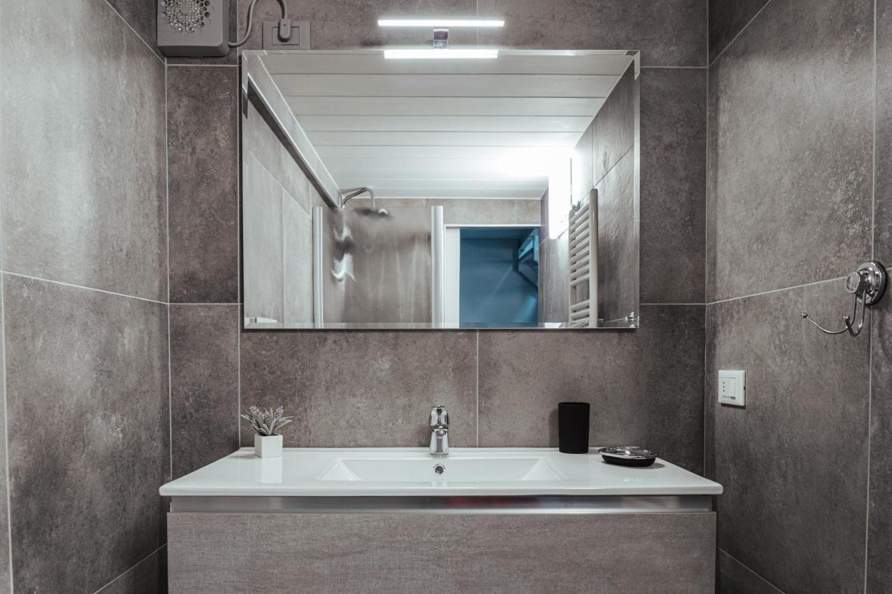 Antico Borgo B&B Con Spa - Adults Only Manerba del Garda Exterior photo