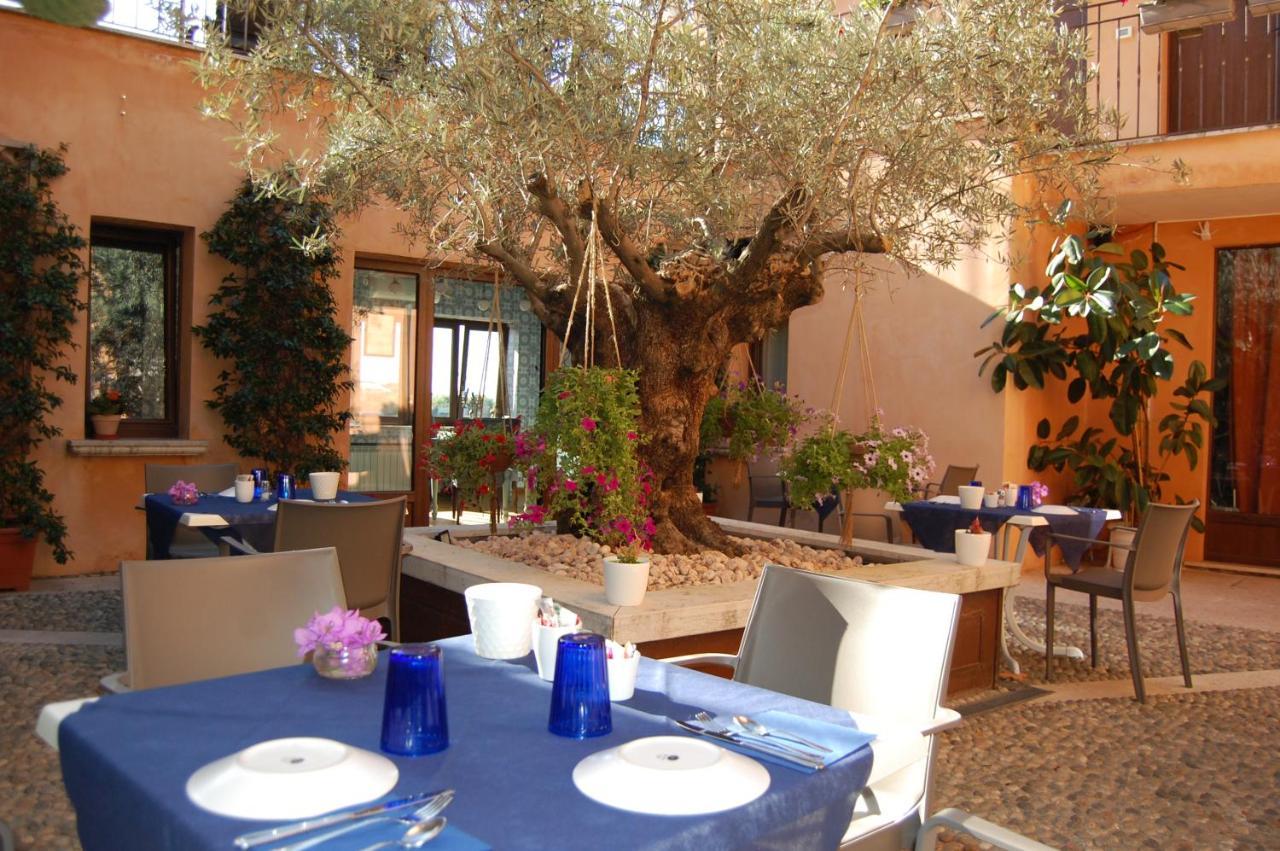 Antico Borgo B&B Con Spa - Adults Only Manerba del Garda Exterior photo