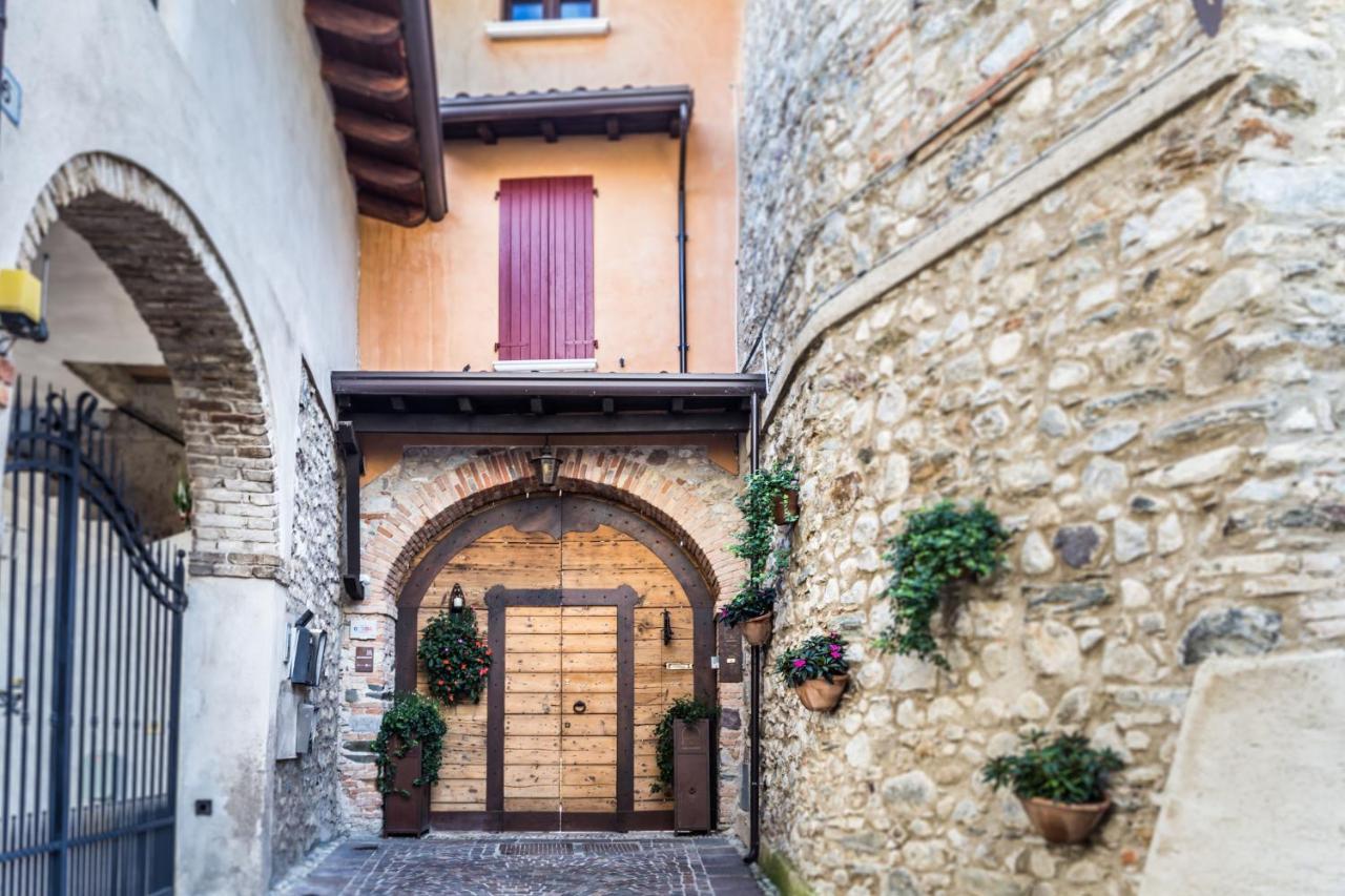 Antico Borgo B&B Con Spa - Adults Only Manerba del Garda Exterior photo
